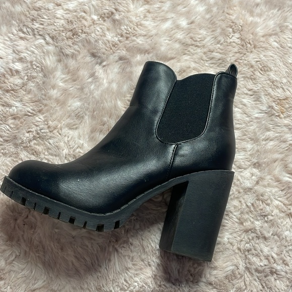 Boots - Picture 5 of 5